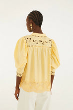 Afbeelding in Gallery-weergave laden, Farm Rio 369889 L0032  YELLOW ROMANTIC RICHELIEU SHORT SLEEVE BLOUSE
