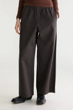 Afbeelding in Gallery-weergave laden, Bellerose JOLINE P1959 DARK ROAST PANTS
