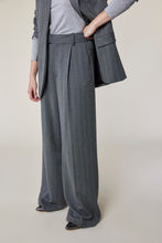Afbeelding in Gallery-weergave laden, Femmes Du Sud Demi Stripe Trouser Gray

