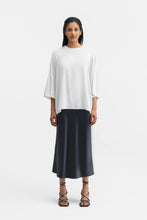 Afbeelding in Gallery-weergave laden, Ahlvar Gallery Thess silk tee - more color options
