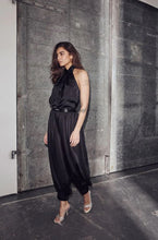 Afbeelding in Gallery-weergave laden, Haute L'Amitié Evita Crop Harem Pant HL10591 - more color options
