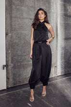 Afbeelding in Gallery-weergave laden, Haute L'Amitié Evita Crop Harem Pant HL10591 - more color options
