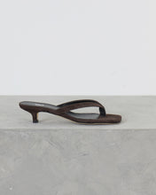 Afbeelding in Gallery-weergave laden, Odare Cora Slipper Camoscio Suede Brown
