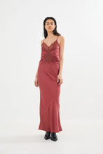 Afbeelding in Gallery-weergave laden, Rabens Saloner Solid Lacey String Dress Antonella Burgundy W24408105
