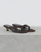 Afbeelding in Gallery-weergave laden, Odare Cora Slipper Camoscio Suede Brown

