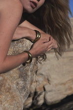 Afbeelding in Gallery-weergave laden, Mimi Et Toi Harley Brass Bangle
