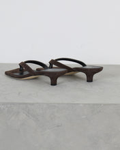 Afbeelding in Gallery-weergave laden, Odare Cora Slipper Camoscio Suede Brown
