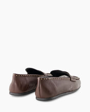 Afbeelding in Gallery-weergave laden, Posa Bardot Loafer Studs | PW119 Burgundy	10011
