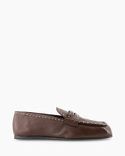 Afbeelding in Gallery-weergave laden, Posa Bardot Loafer Studs | PW119 Burgundy	10011
