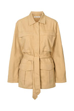 Afbeelding in Gallery-weergave laden, Rabens Saloner TEXTURE CANVAS BELTED JACKET - SIENNA W26220110 Sand
