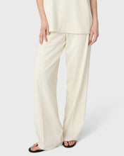 Afbeelding in Gallery-weergave laden, Marville Road The Ingrid Crepe Trousers Creme
