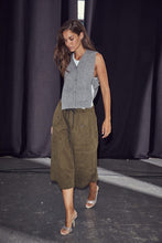 Afbeelding in Gallery-weergave laden, Haute L'Amitié HL11005 Pull On Cargo Bermudas Army
