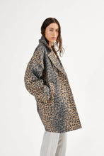 Afbeelding in Gallery-weergave laden, Rabens Saloner JACQLINE LEOPARD PRINT OVERSIZE JACKET I LEOPARD
