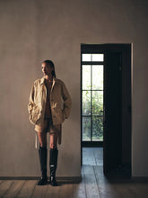 Afbeelding in Gallery-weergave laden, Rabens Saloner TEXTURE CANVAS BELTED JACKET - SIENNA W26220110 Sand
