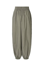 Afbeelding in Gallery-weergave laden, Rabens Saloner POPLIN GATHERED PANTS - IRIDI W26285104

