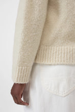 Afbeelding in Gallery-weergave laden, Closed Crew Neck Long Sleeve C96419-94C-JC Ivory 218
