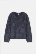 Afbeelding in Gallery-weergave laden, Closed C96554-99R-55 V neck sweater 575 Storm blue
