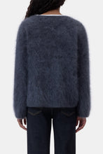 Afbeelding in Gallery-weergave laden, Closed C96554-99R-55 V neck sweater 575 Storm blue
