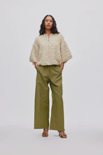 Afbeelding in Gallery-weergave laden, Rabens Saloner Soft Tailoring Relaxed Pants Everdeen Pale Khaki W26104102
