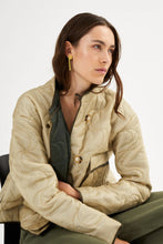 Afbeelding in Gallery-weergave laden, Rabens Saloner PASTEL QUILT JACKET - RAISA W25104101 Sand
