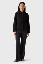Afbeelding in Gallery-weergave laden, MARVILLE ROAD THE ALBA JACKET Heavy Jersey Stretch Crêpe BLACK
