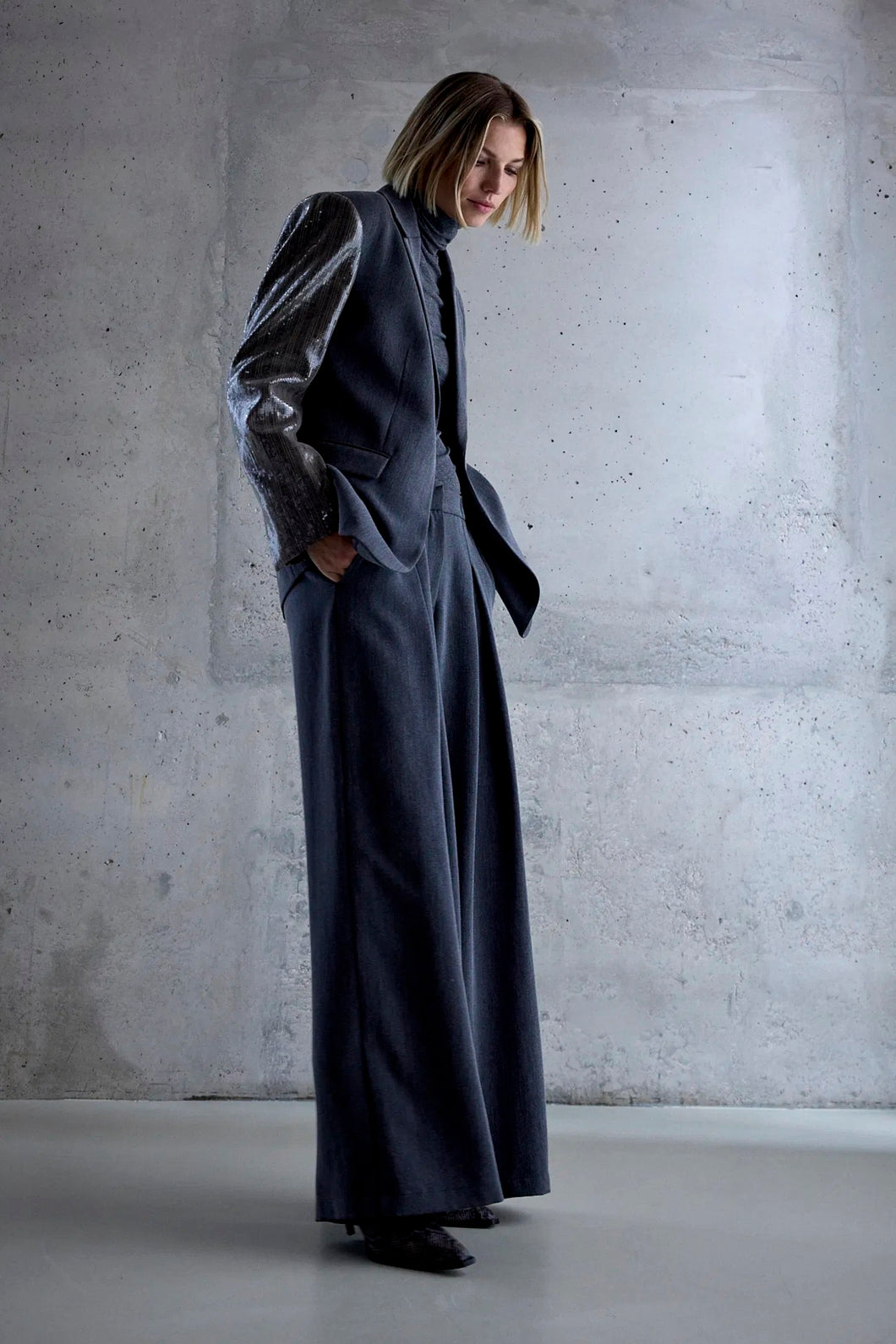 Femmes du Sud Odila Dark Grey PT-0034