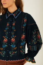 Afbeelding in Gallery-weergave laden, Farm RIO 358020 26091 STITCHED GARDEN NAVY BLUE  BLOUSE
