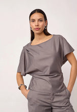 Afbeelding in Gallery-weergave laden, Co'couture 500146 JoveCC Check Pleat Blouse 65004 Light Grey
