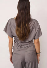Afbeelding in Gallery-weergave laden, Co'couture 500146 JoveCC Check Pleat Blouse 65004 Light Grey
