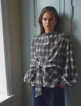 Afbeelding in Gallery-weergave laden, Co'couture 500380 ChandlerCC Check Tie Blouse 10006 Bone
