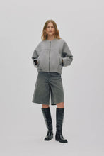 Afbeelding in Gallery-weergave laden, Rabens Saloner VARSITY JACKET - GLOD W26208211
