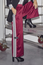 Afbeelding in Gallery-weergave laden, Haute L&#39;Amitié BAGGY TRACK PANTS - MORE COLOR OPTIONS
