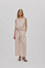 Afbeelding in Gallery-weergave laden, Rabens Saloner PAPERY SLEEVELESS BLOUSE - INGEBORG - more color options W26267101
