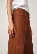 Afbeelding in Gallery-weergave laden, Herskind Katja Suede Mid Waist Pants
