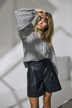 Afbeelding in Gallery-weergave laden, Co'couture 500139 PhoebeCC Long Leather Bermuda 65001 Black
