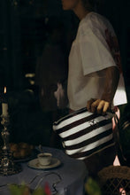 Afbeelding in Gallery-weergave laden, Coucou Lola Toilet Bag
