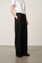 Afbeelding in Gallery-weergave laden, Herskind Powel Wool Low Waist Pants - Black Pinstripe
