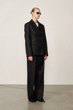 Afbeelding in Gallery-weergave laden, Herskind Sailor Wool Fitted Blazer - Black Pinstripe
