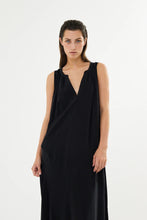 Afbeelding in Gallery-weergave laden, Rabens Saloner Sandwashed Long PLacket Dress CHILI  W24267105 Black
