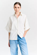 Afbeelding in Gallery-weergave laden, CHPTR-S Keen Blouse Loose Fit White Pinstripe
