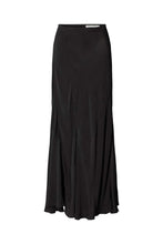 Afbeelding in Gallery-weergave laden, Rabens Saloner Sandwashed Long Skirt JELENA W24267102 Black
