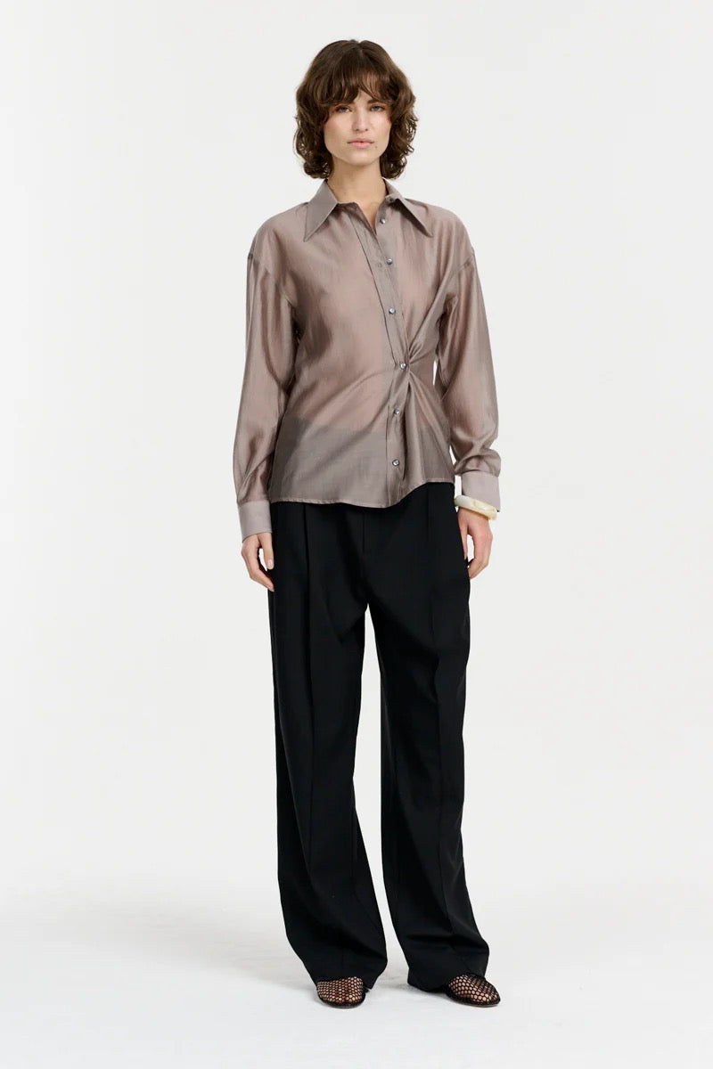 CHPTR-S Alda Blouse Extra Button Taupe