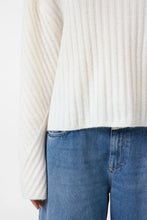 Afbeelding in Gallery-weergave laden, Closed Crew neck rib C96259-98C-22 Ecru
