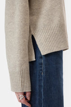 Afbeelding in Gallery-weergave laden, Closed Crew neck wide sleeve C96474-920-22 - more color options
