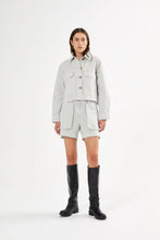 Afbeelding in Gallery-weergave laden, Rabens Saloner CANVAS LIGHT SHORT JACKET - NEVA W25120106 Grey cloud
