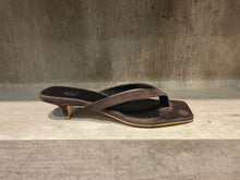 Afbeelding in Gallery-weergave laden, Odare Cora Slipper Camoscio Suede Brown

