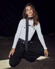 Afbeelding in Gallery-weergave laden, Haute L'Amitié HL10850 Clean LS logo Tee Off-White
