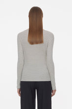 Afbeelding in Gallery-weergave laden, Closed High Neck Long Sleeve C95312-420-ST
