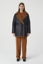 Afbeelding in Gallery-weergave laden, Closed Double Breast Shearling/Lammy  Coat - C97068-82J-22
