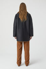 Afbeelding in Gallery-weergave laden, Closed Double Breast Shearling/Lammy  Coat - C97068-82J-22
